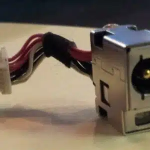 Connecteur 592133-001 / 592133-001-N -- Connecteur correspondant à la référence constructeur 592133-001 / 592133-001-N